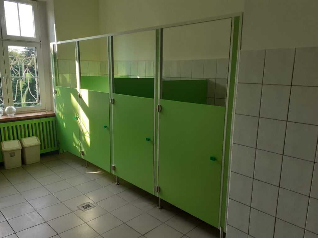 Kabiny sanitarne HPL szklone i przedszkolne