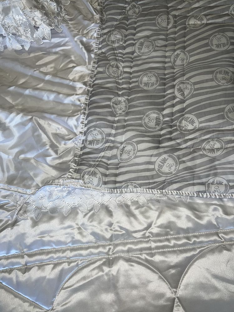 Conjunto de cama: Colcha e almofadas