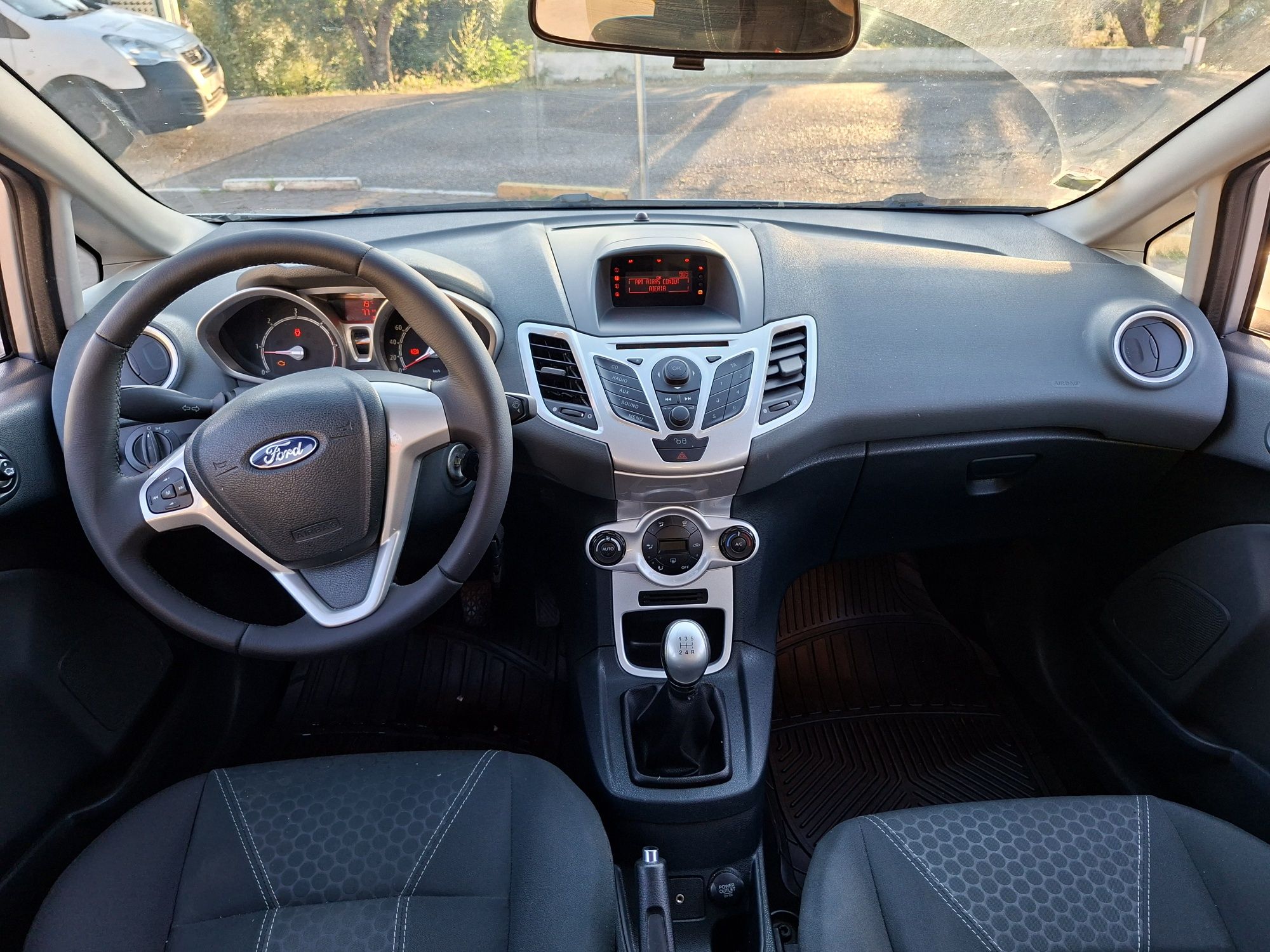 Ford fiesta 2010.    3750€