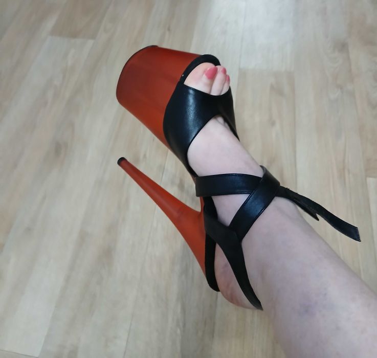 Босоніжки-стріпи