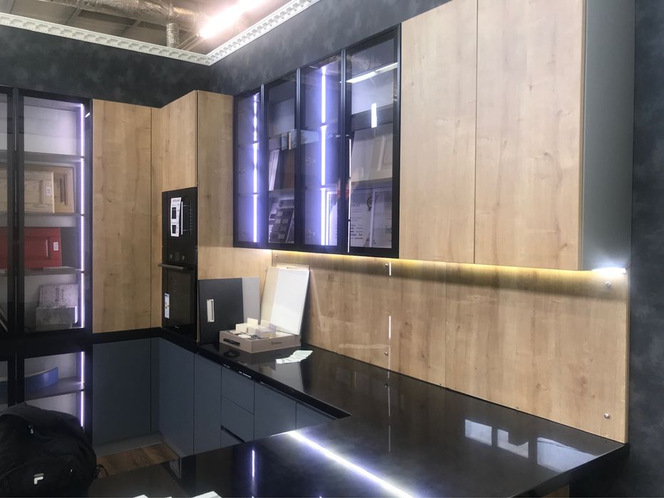 Кухня з виставки в шоурум