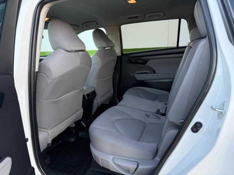 2021 Toyota Highlander LE