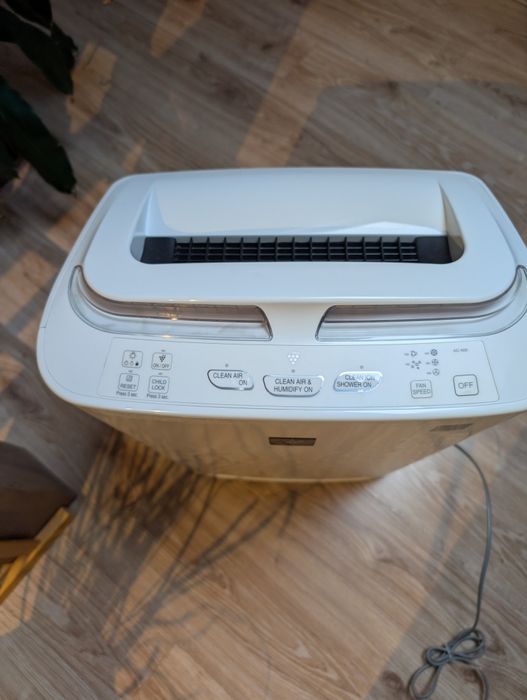 Oczyczacz z nawilżaczem Sharp