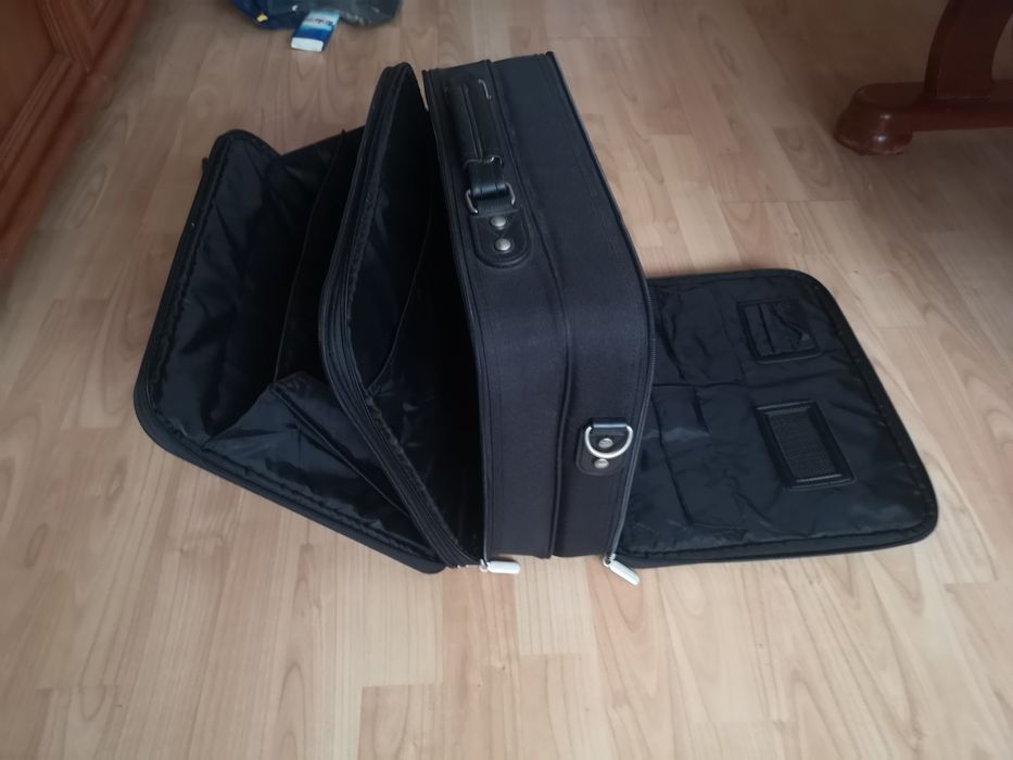 DICOTA na laptopa wym 37x33x17  przekątna wewnątrz 42 cm
