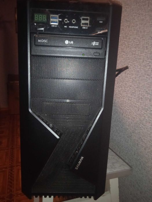 Игровой компьютерAMD FX-8350, 8 ядер, DDR3 16Gb, Видео AMD R7 260X 2Gb