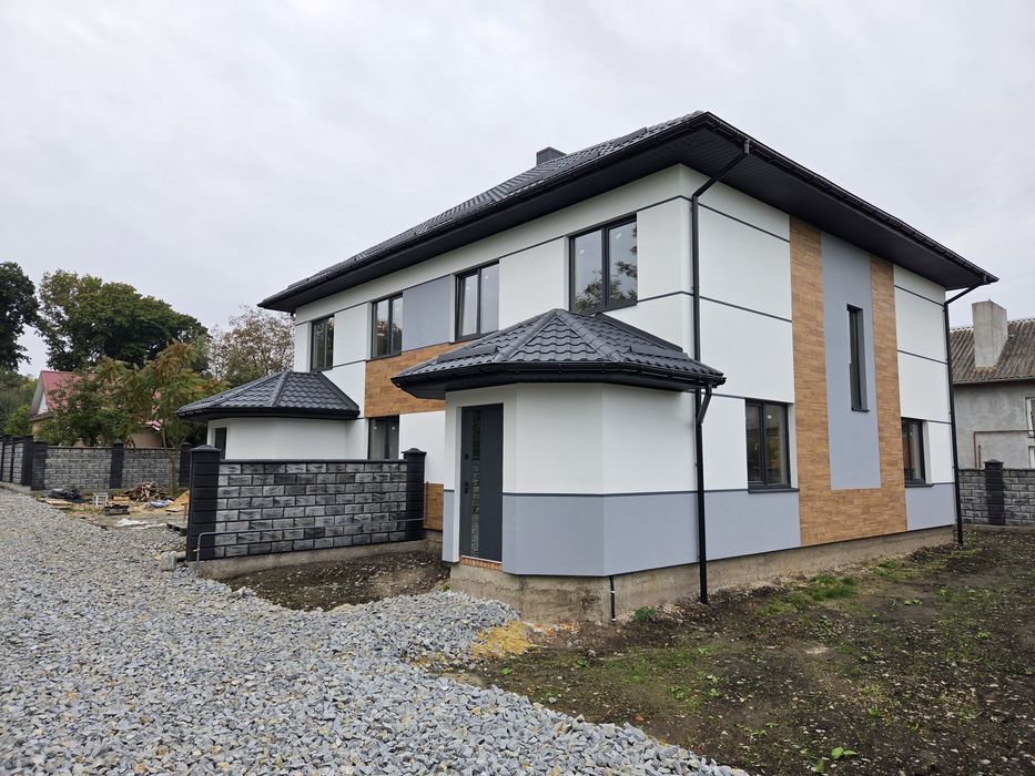 Власник. Продам котедж м.Рівне  вул.Залізнична 5/а Басівкут.