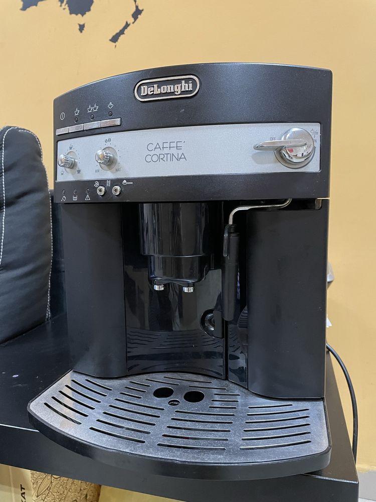 Кавоварка DeLonghi Caffe' Cortina