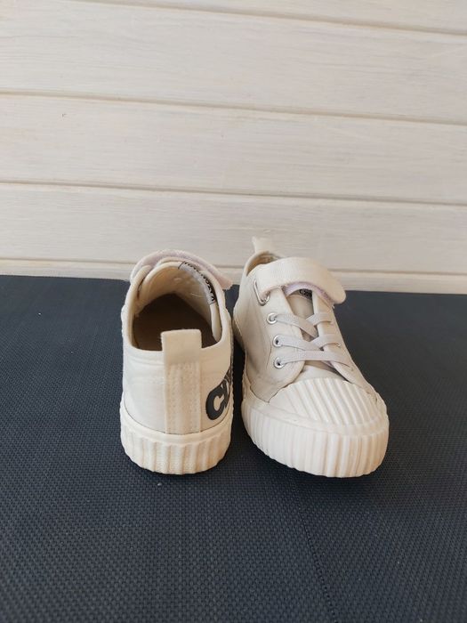 Кеди на дівчинку