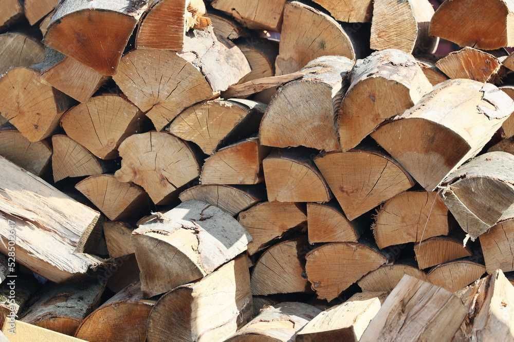 Cięte łupane drewno kominkowe
