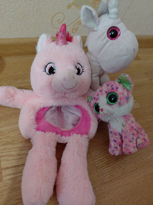 Лот іграшок та прикрас для дівчинки