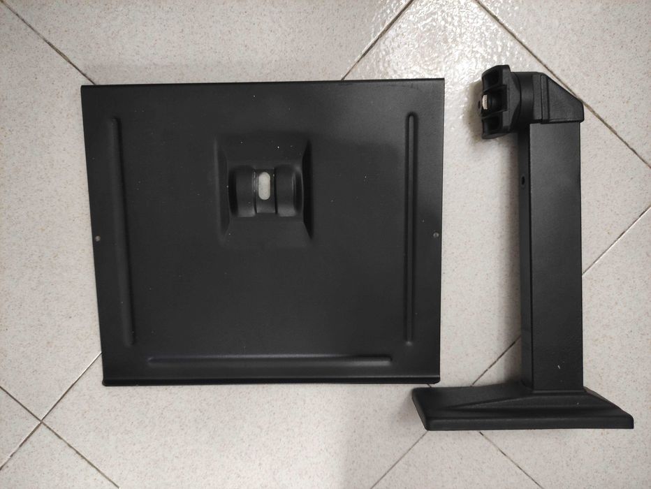 Suporte de parede para coluna / barra de som