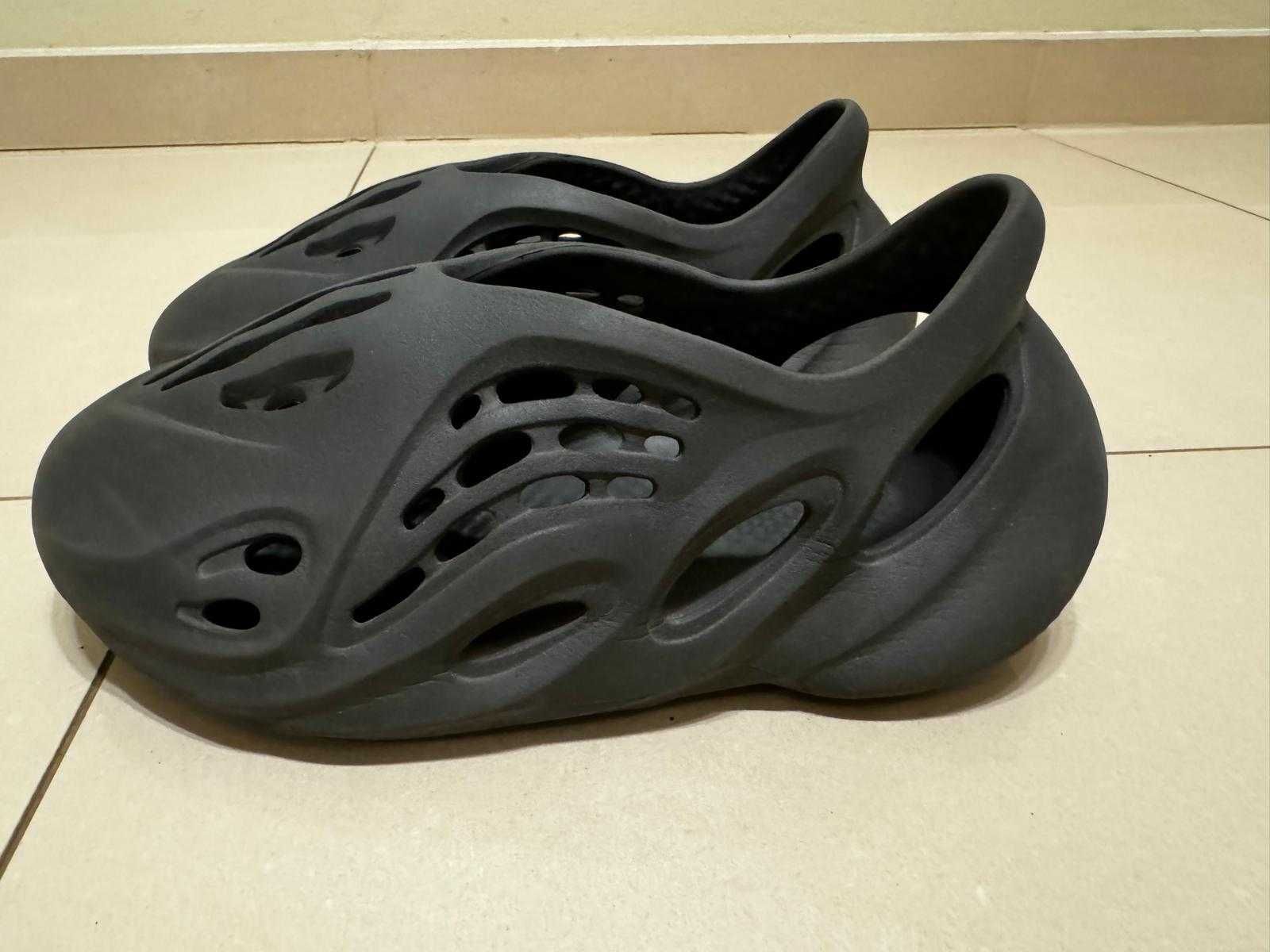 Sprzedam buty Yeezy Foam Runner Carbon