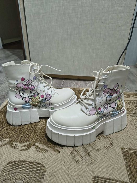 Чудові боти bershka для дівчини