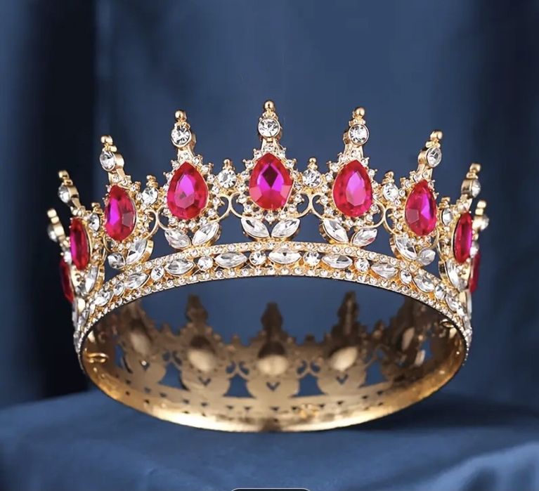 Корона на свято або на торт.