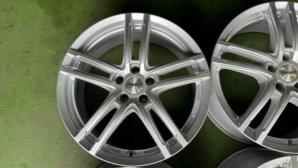 Felgi aluminiowe 19" Dezent 8Jx19H2 5x112x66,6 ET39 4x Mercedes Audi