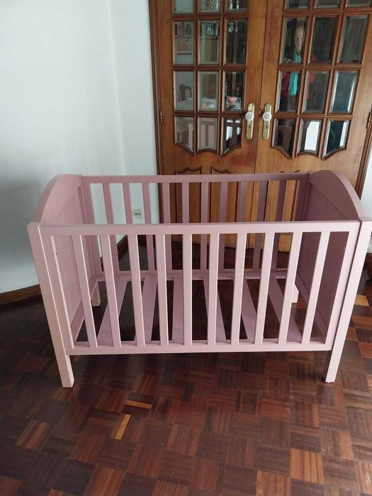 Cama Grades em excelente estado (inclui colchão)