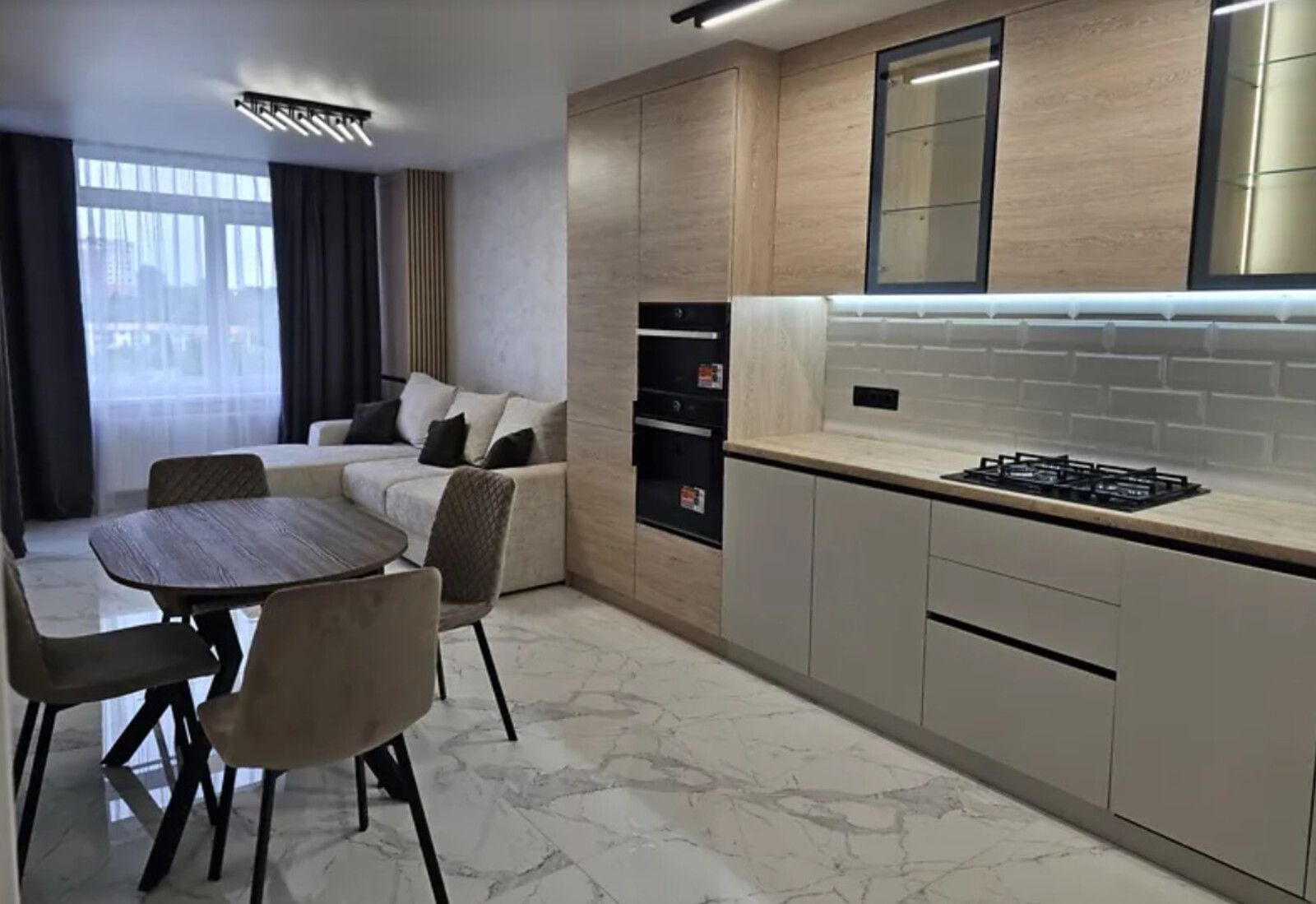 Продаж 2к квартири 80 кв. м на вул. Київська