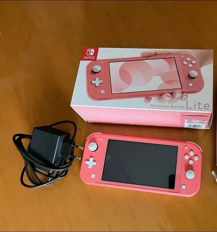 Nintendo Switch Lite Coral