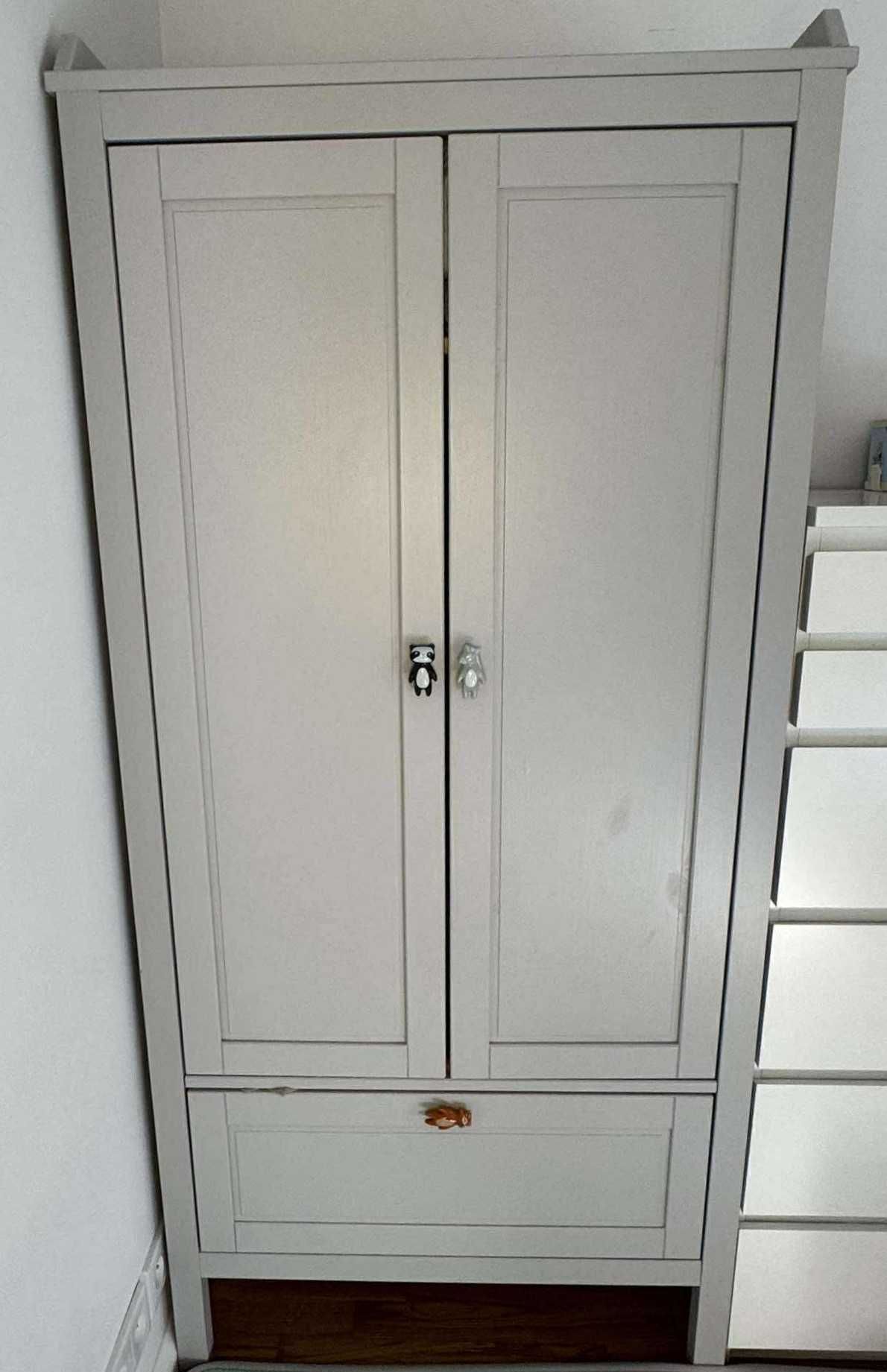 ZESTAW szarych mebli IKEA Sundvik(szafa, łóżeczko, przewijak)+ dodatki