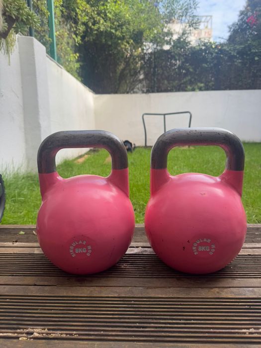 Pesos Kettlebell e Halteres