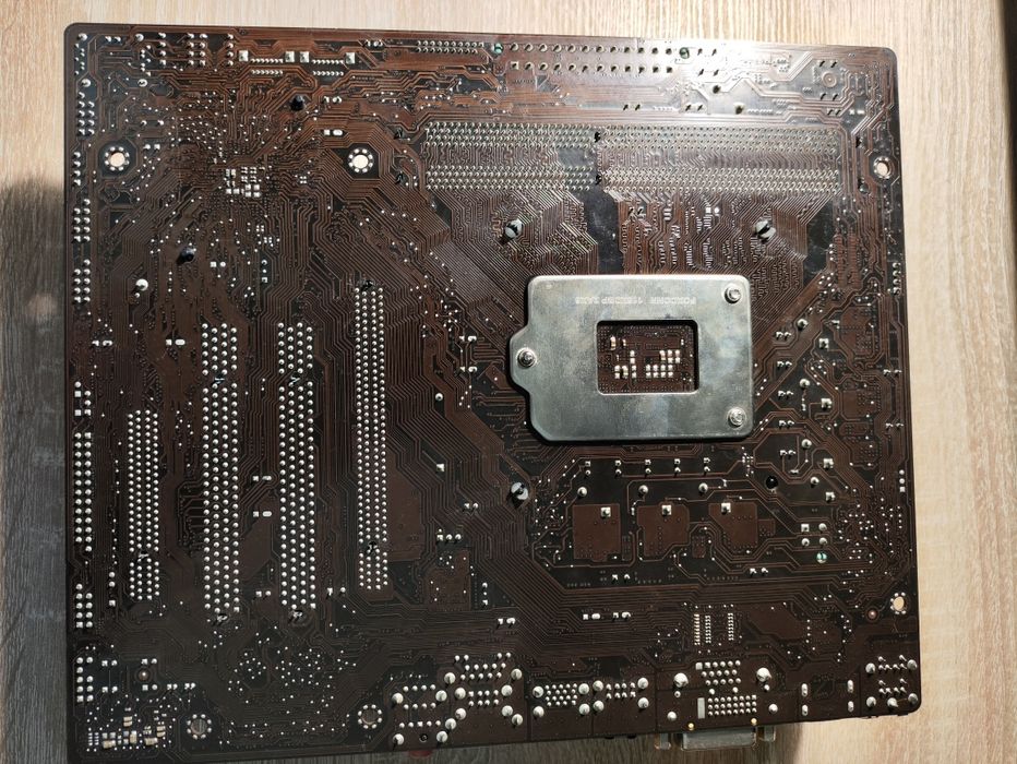 Продам материнскую плату Asus P8B75-M на 1155 сокете.