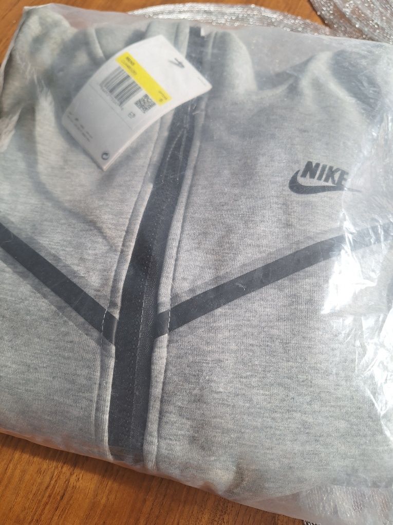 Bluza Nike TECH fleece S nowa
