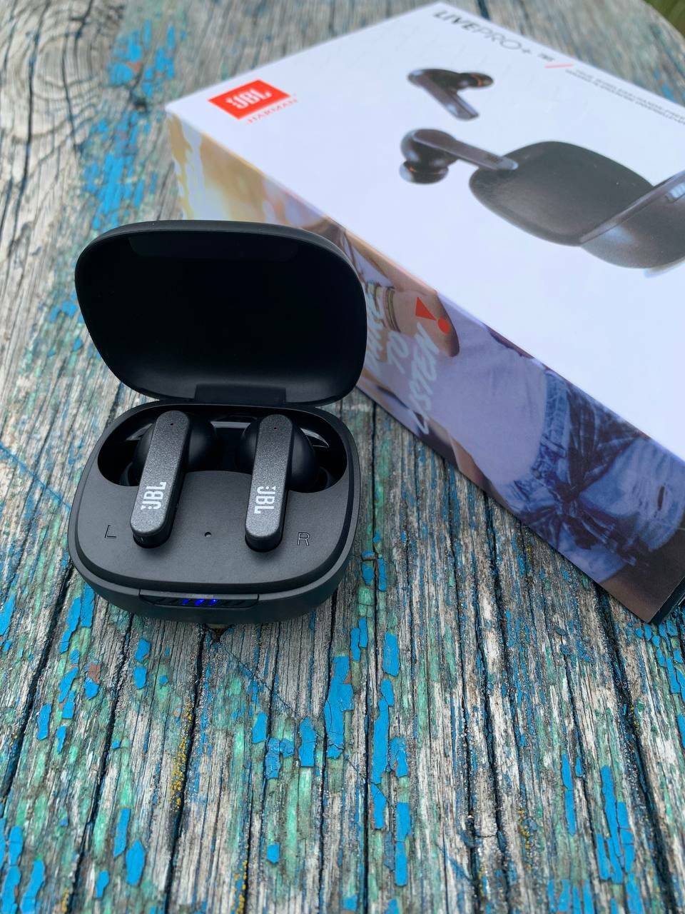 Безпровідні навушники JBL Live Pro+ TWS.