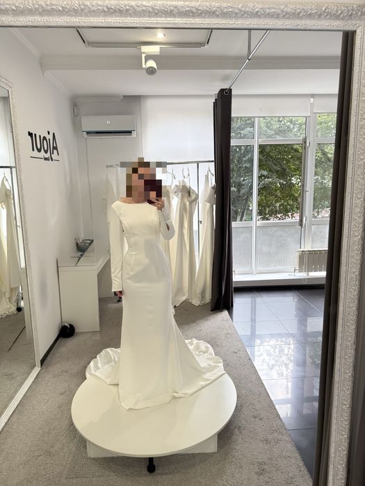 Весільна сукня.