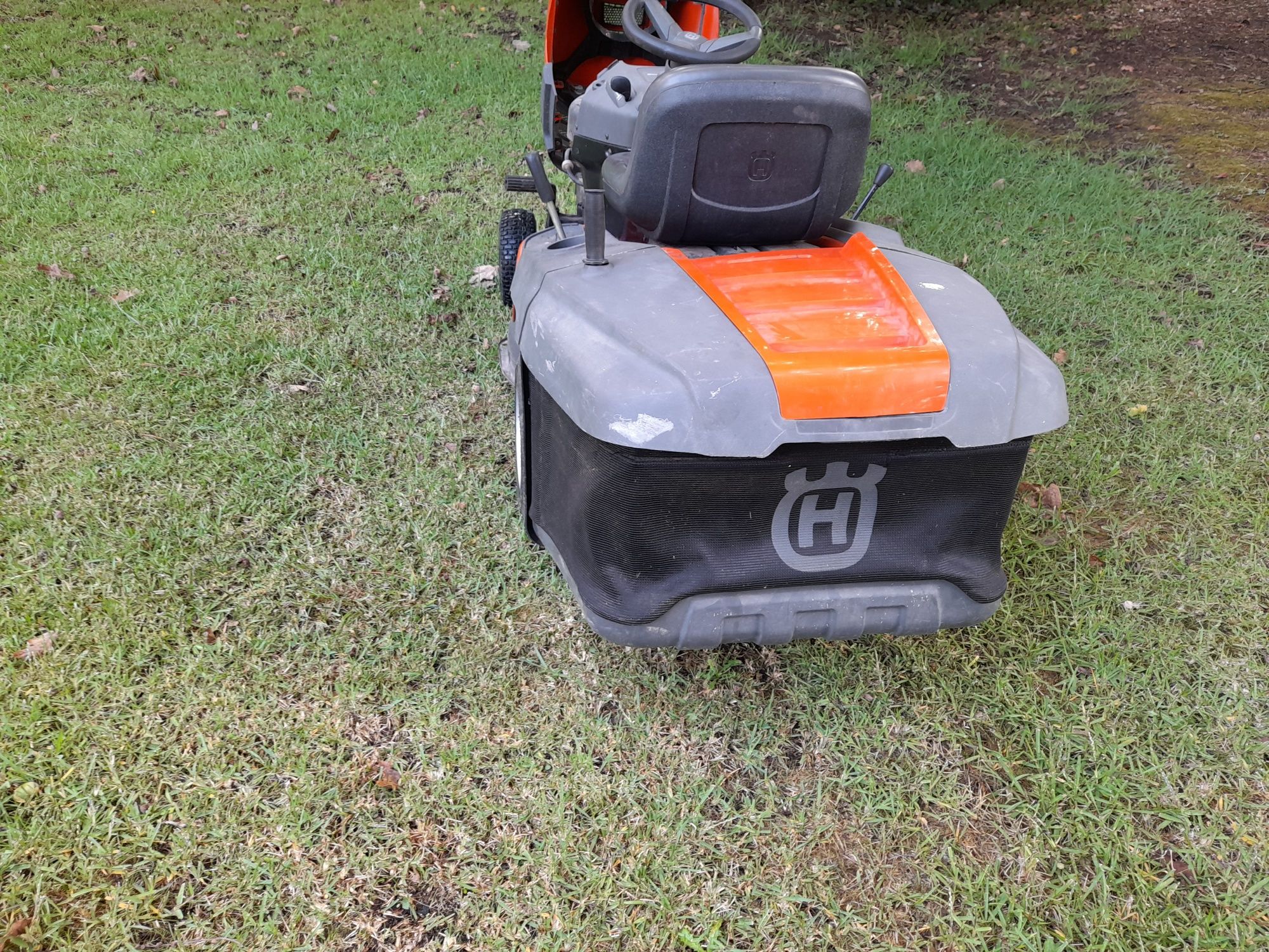 Trator de cortar relva Husqvarna