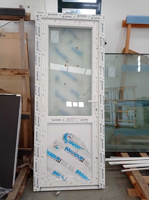 Portas e janelas em PVC A+