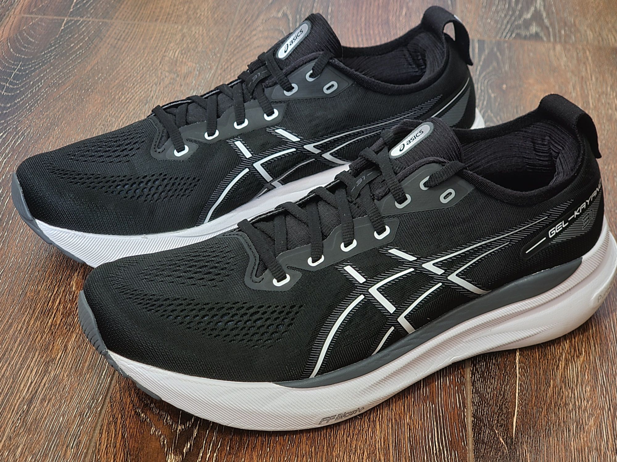 Оригінал 100% чоловічі кросівки asics kayano 31  eur 46