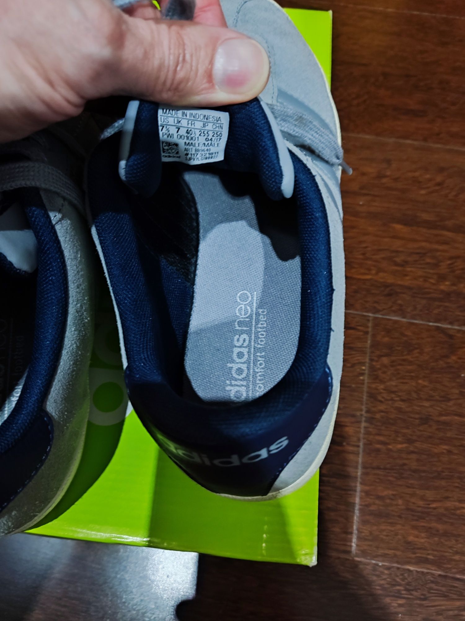 Sapatilhas Adidas - tamanho 40 2/3 - cinzento e azul marinho