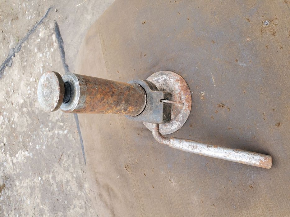 Продам Домкрат винтовой автомобильный идеал СССР