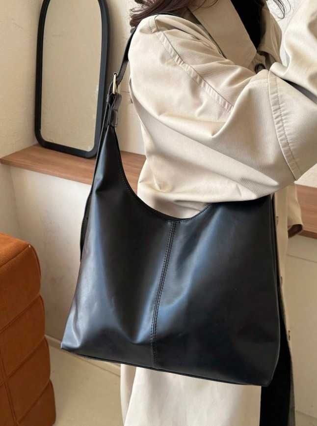 Czarna torebka hobo na ramię skórzana elegancka pojemna + GRATIS