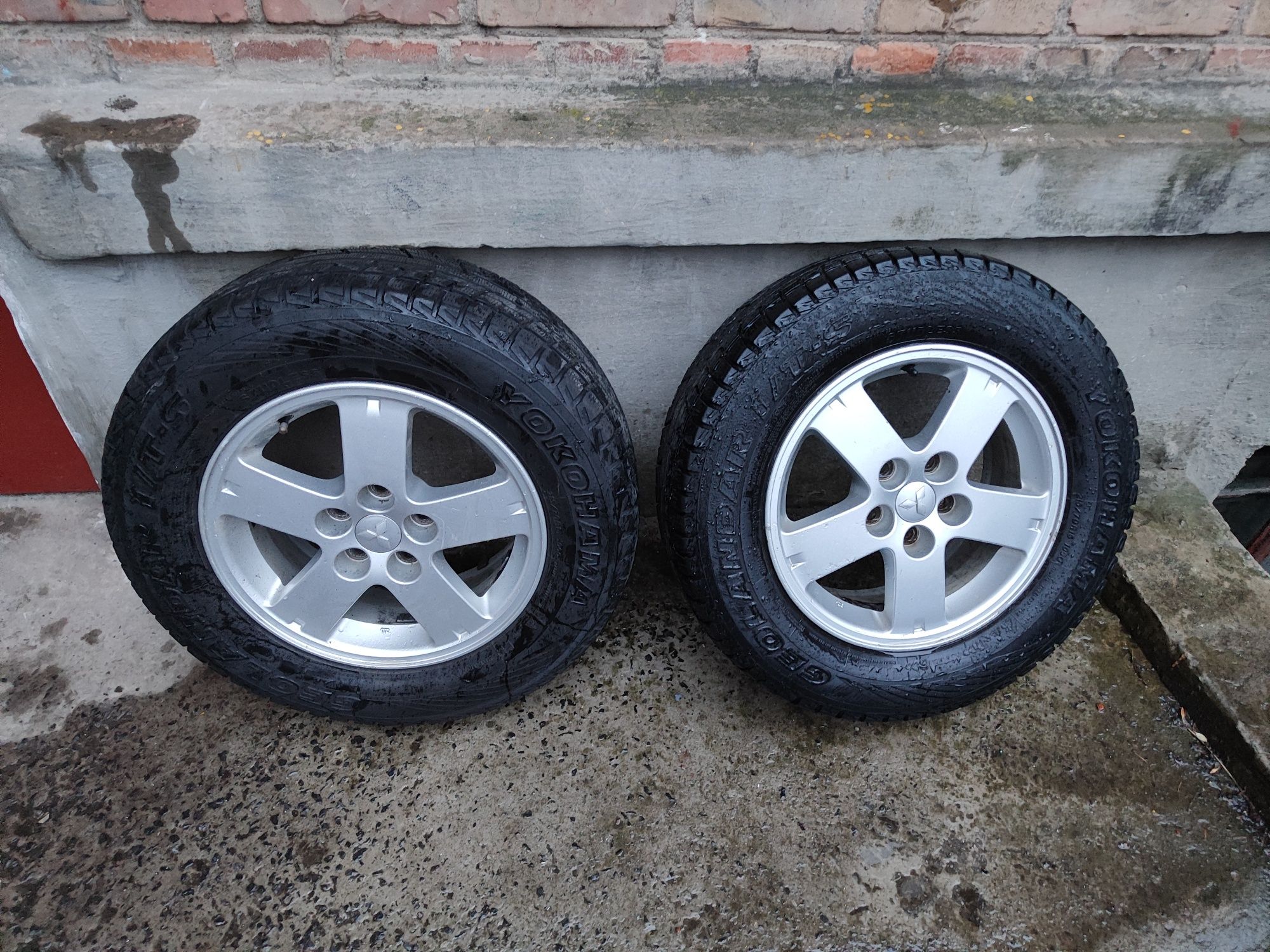 Шини Yokohama 215/70 R16  зимові