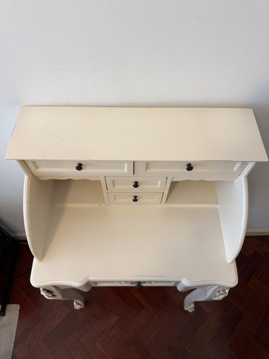 Móvel branco vintage estilo antigo Gato Preto