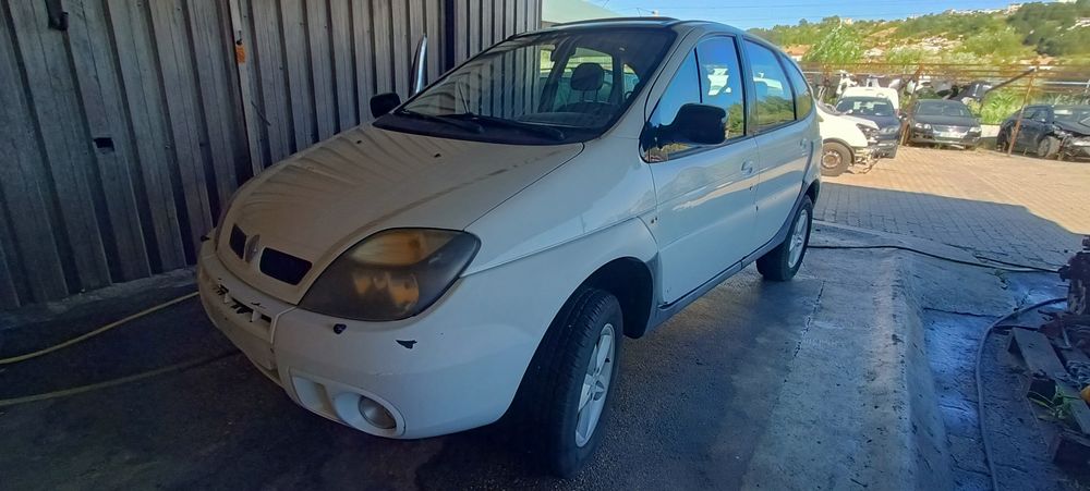Veiculo Todo o Terreno 4X4 familiar Renault Scenic RX4 2.0i 140 cv
