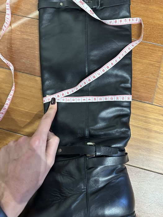 Продаю чорні жіночі чоботи 38 розміру