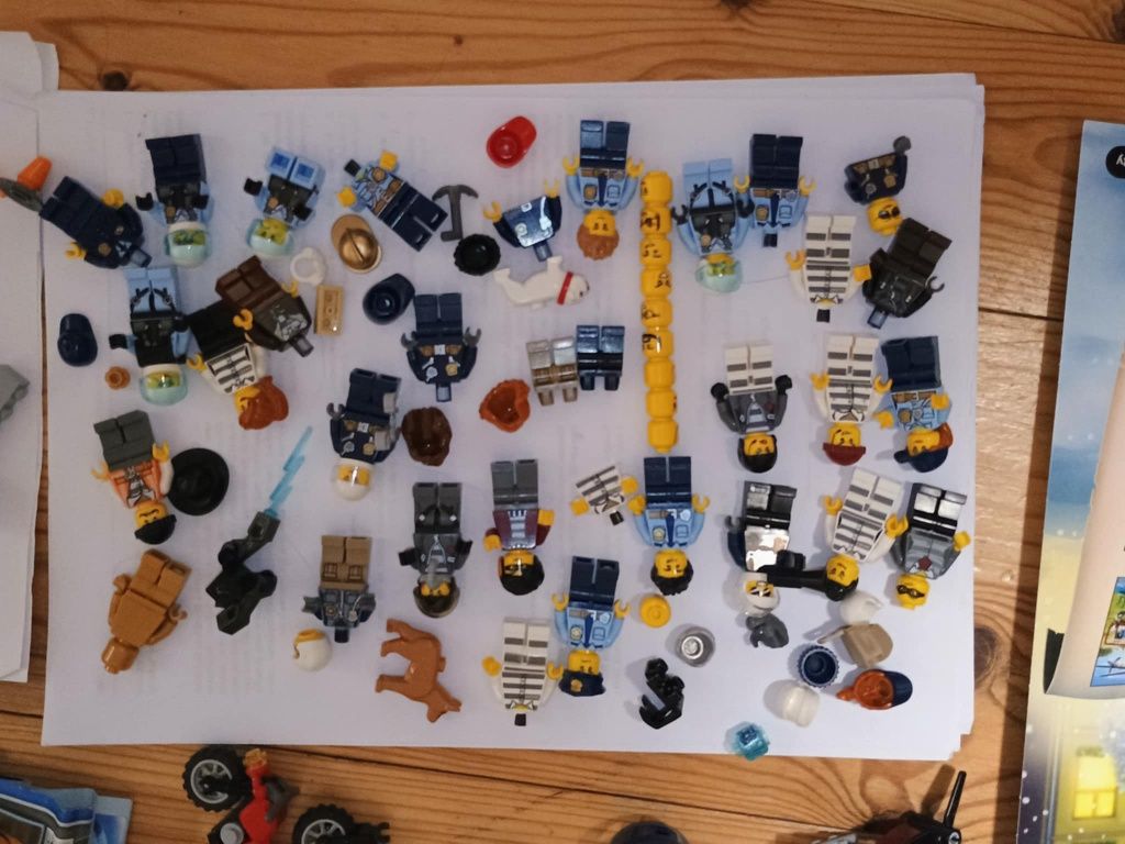 LEGO City ponad 6 zestawów, ponad 20 figurek i instrukcji, CAŁOŚĆ