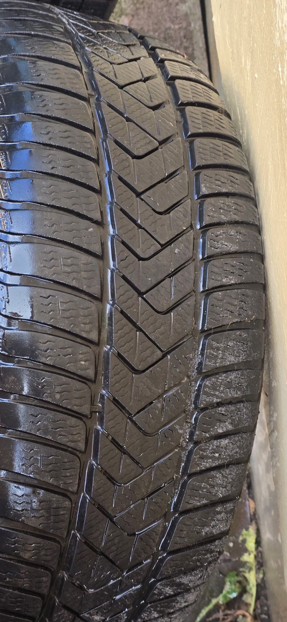 Шини зимня  r18 245/45 60%
