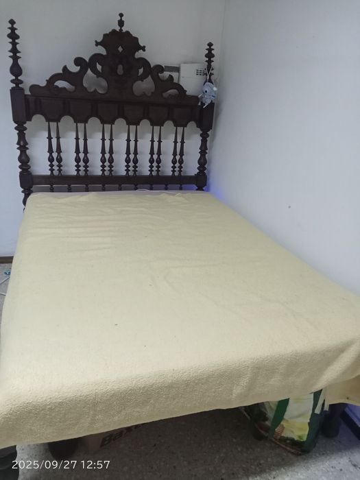 Vendo cama de casal com colchão e estrado