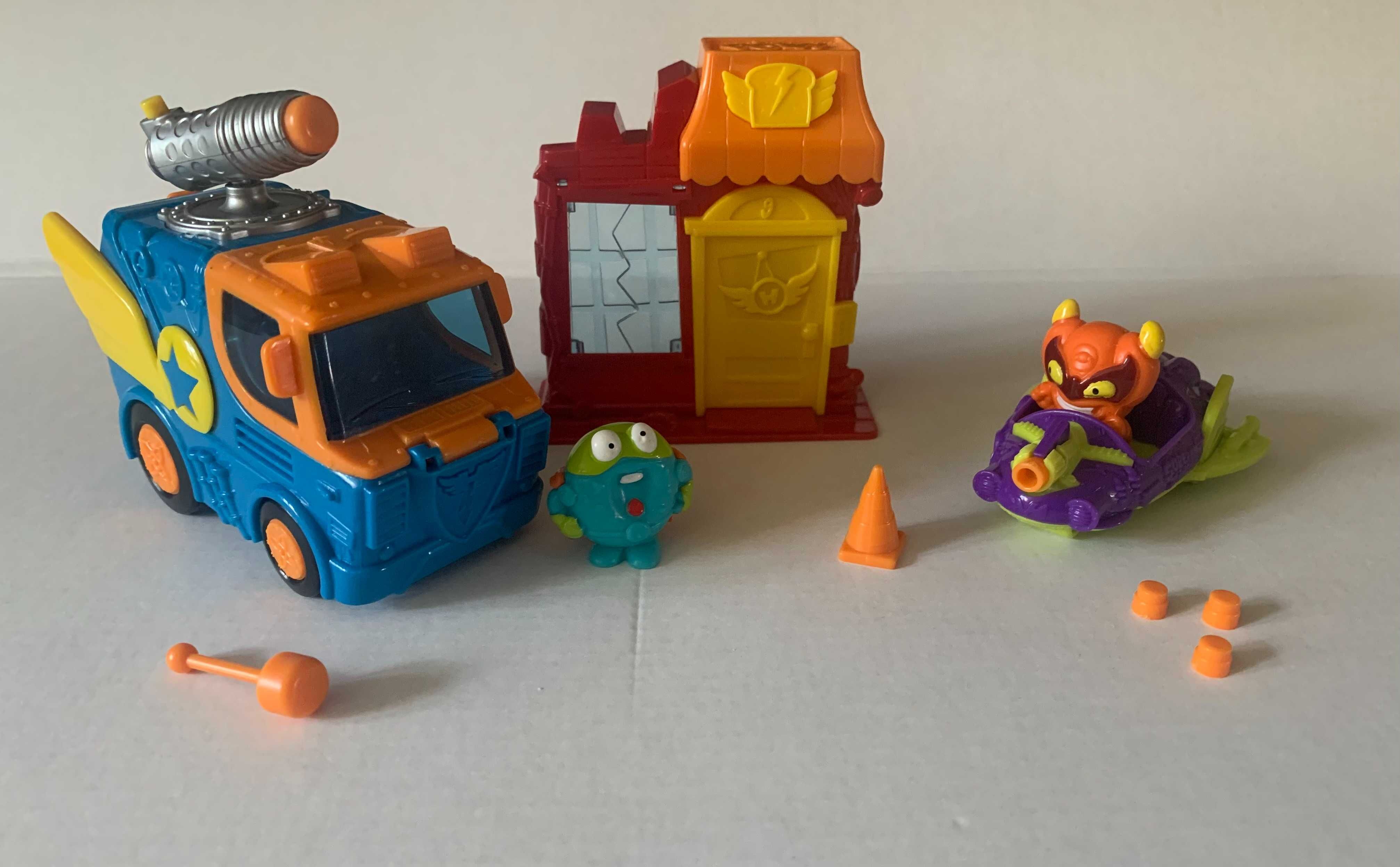 Super Zings - oryginalny playset z pojazdami, figurkami i budynkiem!