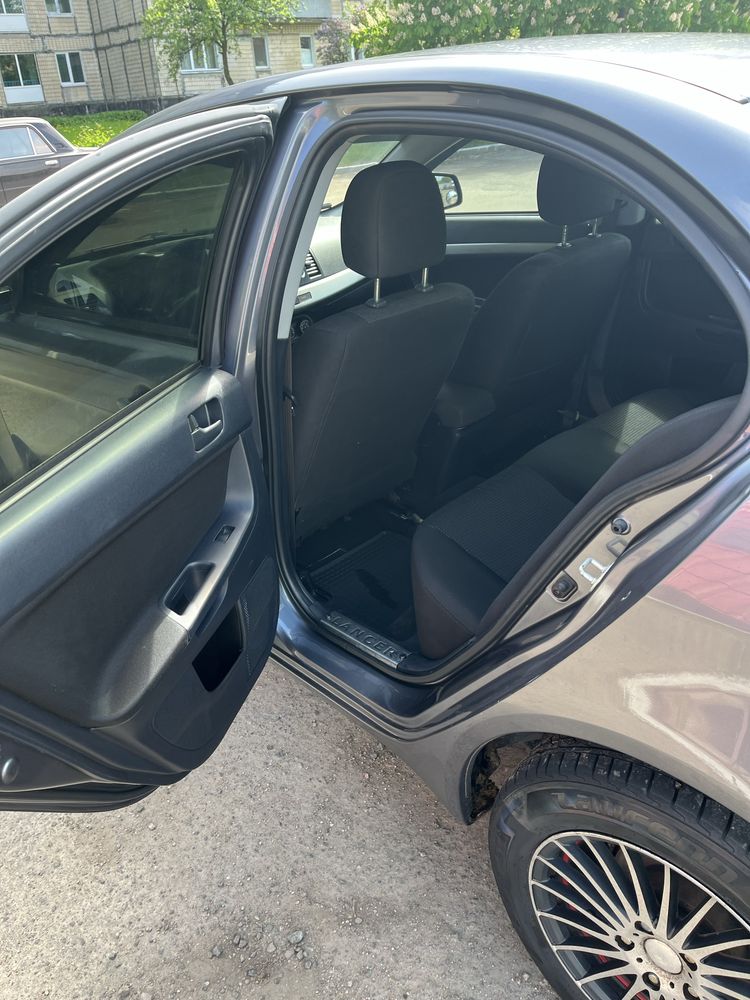 Продам MITSUBISHI Lancer