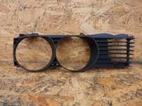 BMW e32 ATRAPA KRATKA  LAMPY PRAWY PRZÓD 1938426