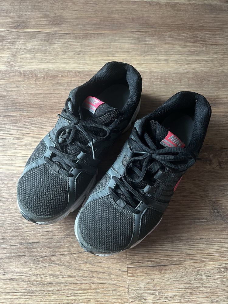 Buty sportowe do biegania czarne różowe Nike 37,5 cm