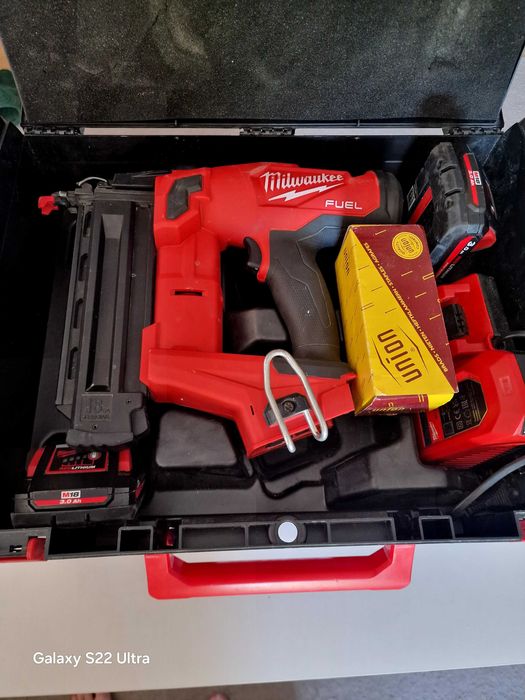 Milwaukee m18 fn18g