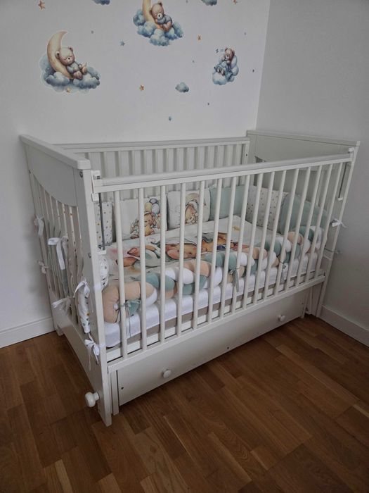 Łóżeczko dziecięce 120x60 z szufladą i mechanizmem bujania + materac