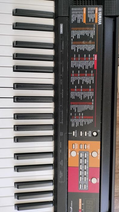 Teclado digital portátil e compacto - Yamaha PSR- F 51