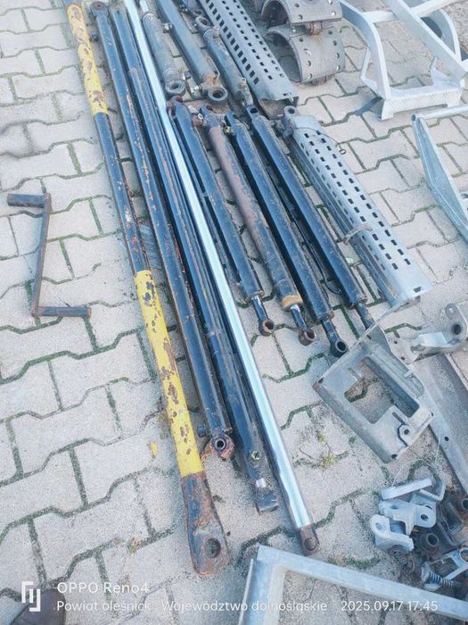 LOHR , autotransporter .Siłownik hydrauliczny do pokładu LOHR