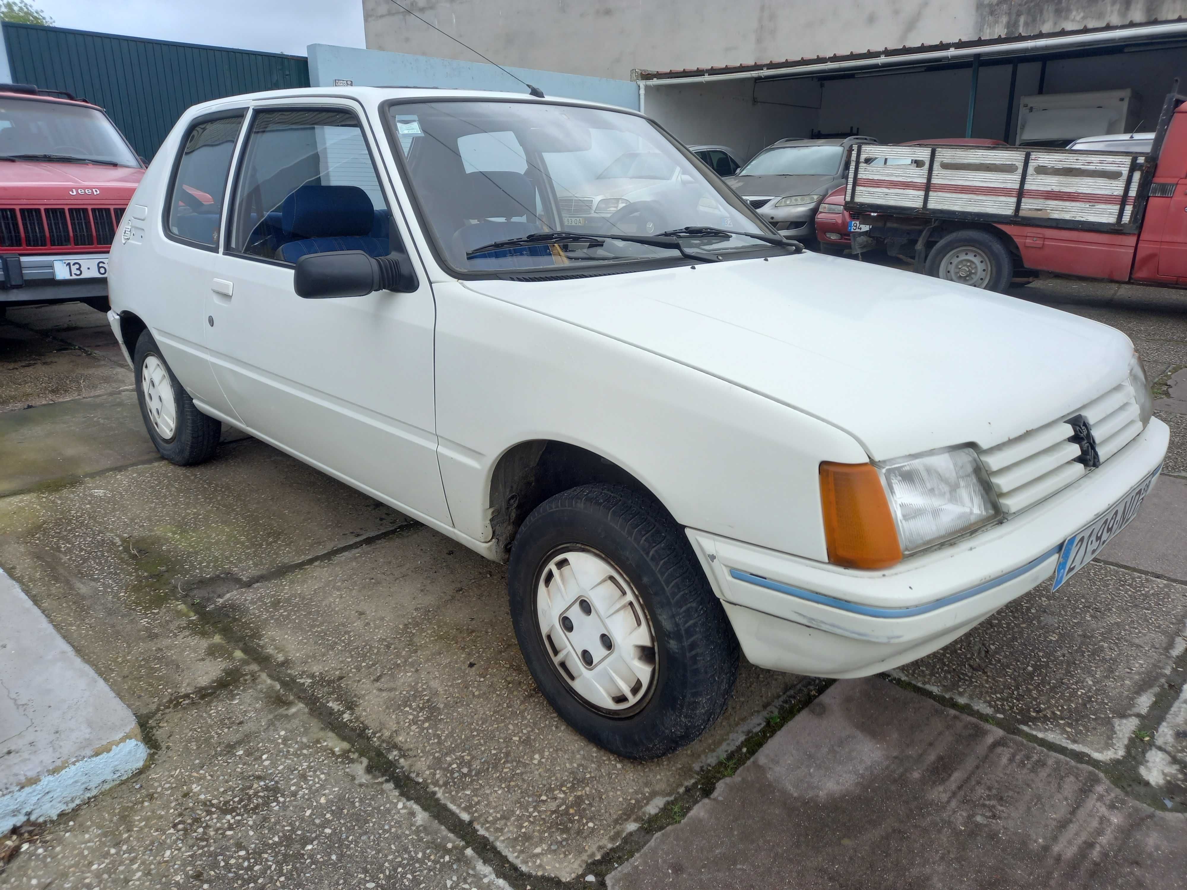 Peugeot 205 1.1  de 1988 com tecto de abrir